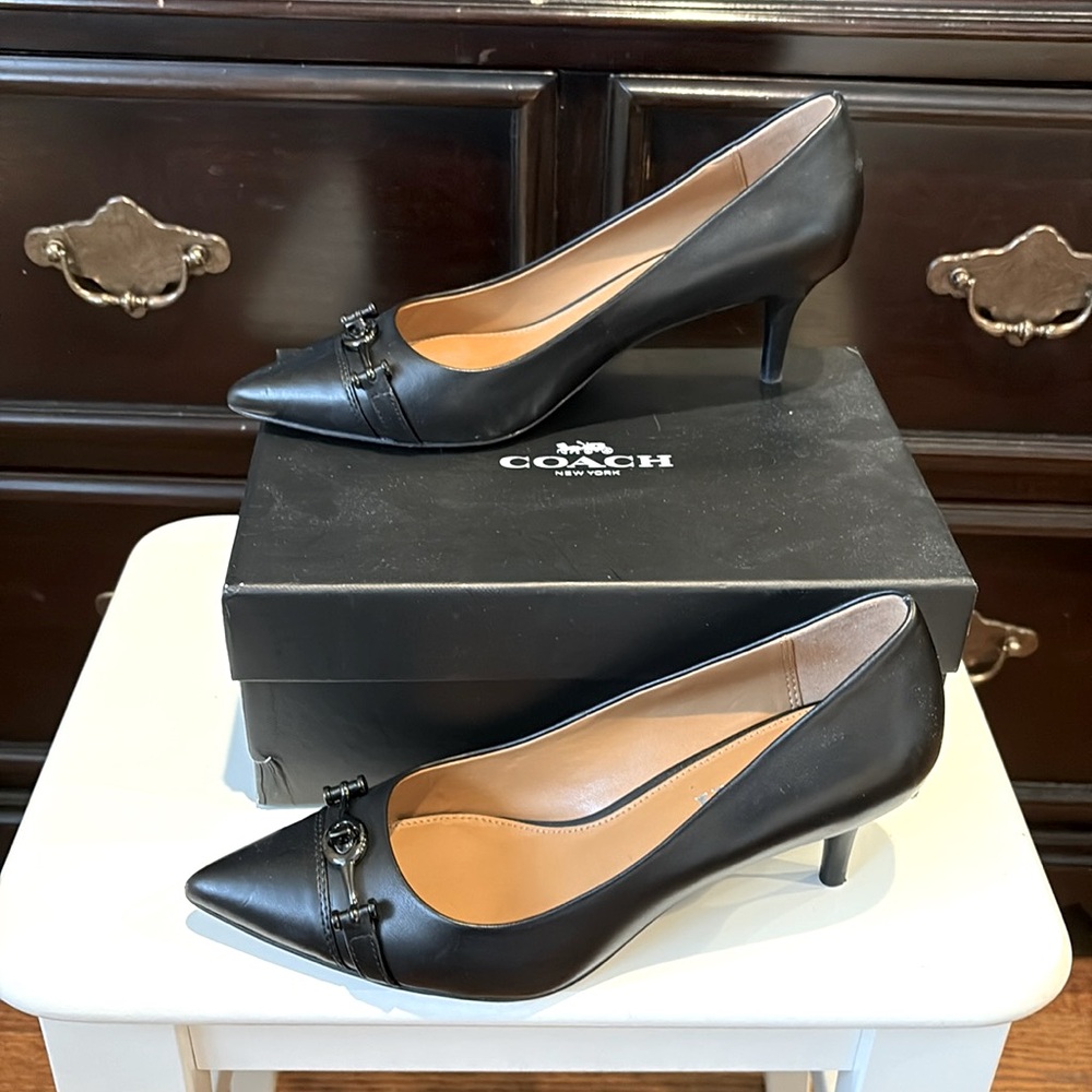 Coach Lauri Pump